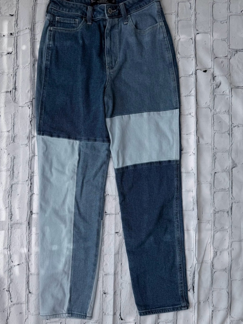 Hollister Women's High-Rise Mom Jeans Colorblock Blue Denim Medium Wash Stretch